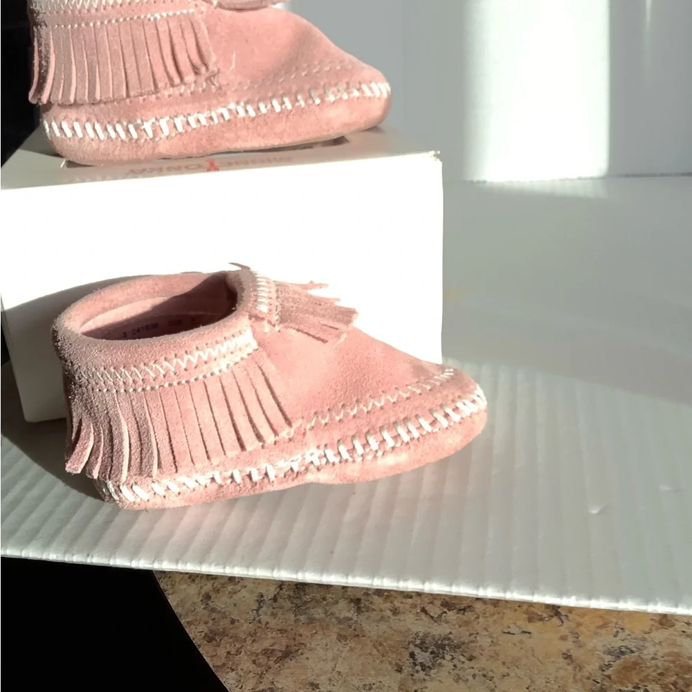 Minnetonka Baby Moccasins Size 3 leather, pink